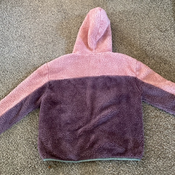 Women’s UGG XS Sherpa fleece jacket pink and purple with light blue ribbing - Picture 3 of 3